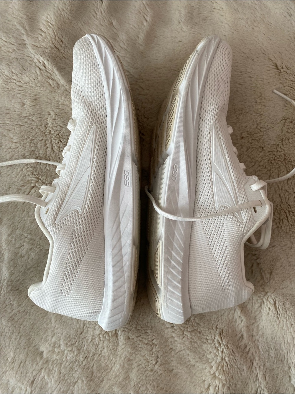 Altra women’s Escalante 4 white running/ walking sneakers - Picture 8 of 10